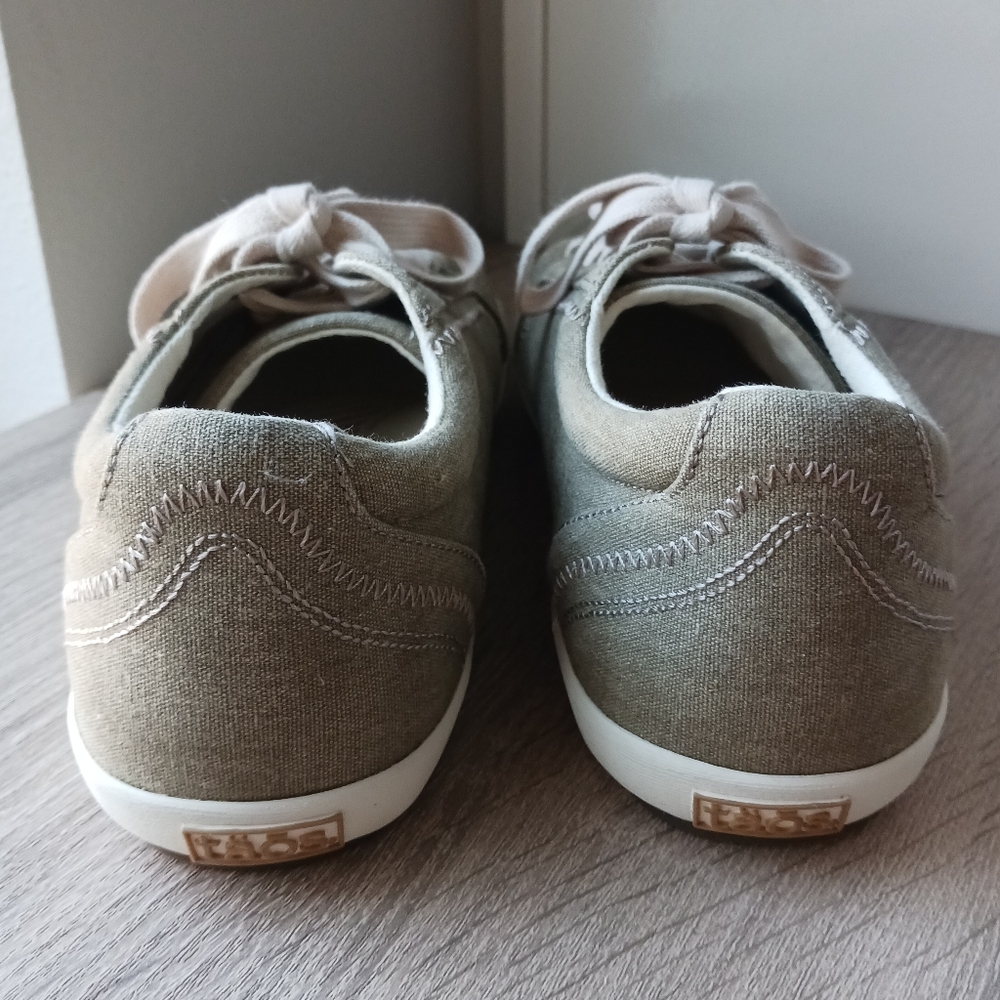 ๐ท NWOT Taos Star Khaki Canvas Lace-Up Sneakers ๐พ - Picture 9 of 16